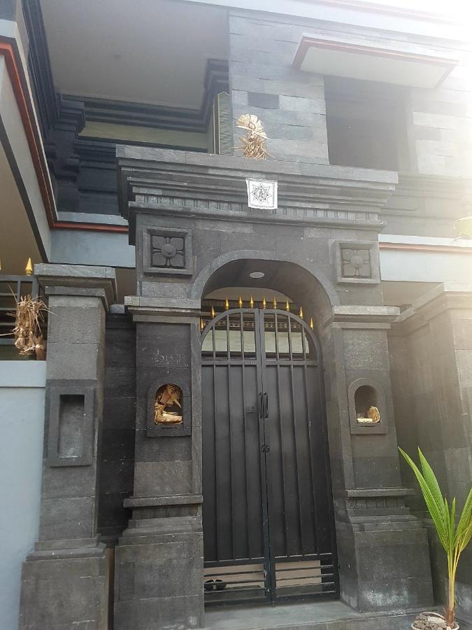 Yogi Homestay Canggu  Exterior photo